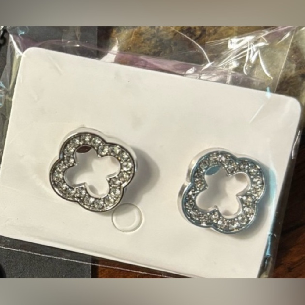 New Silver Rhinestone Clover Stud Earrings